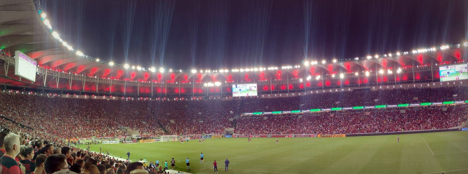 Vista panorámica del Maracanã con público durante un Fla-Flu en 2022
