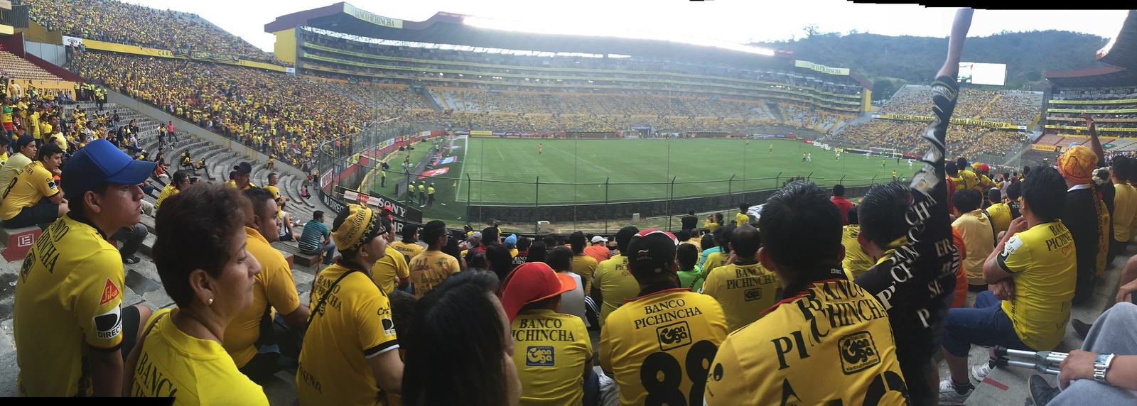 Vista panorámica del Estadio Monumental de Barcelona SC en Guayaquil desde la tribuna de preferencia